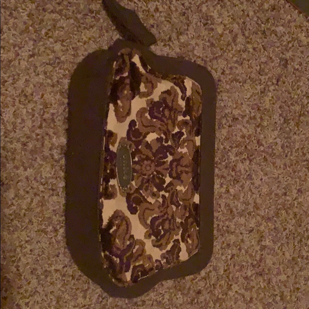 Cake diaper clutch
